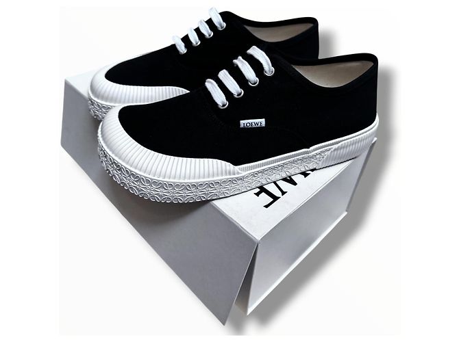 Loewe Sneaker aus Canvas in Schwarz Weiß - Ansicht 8