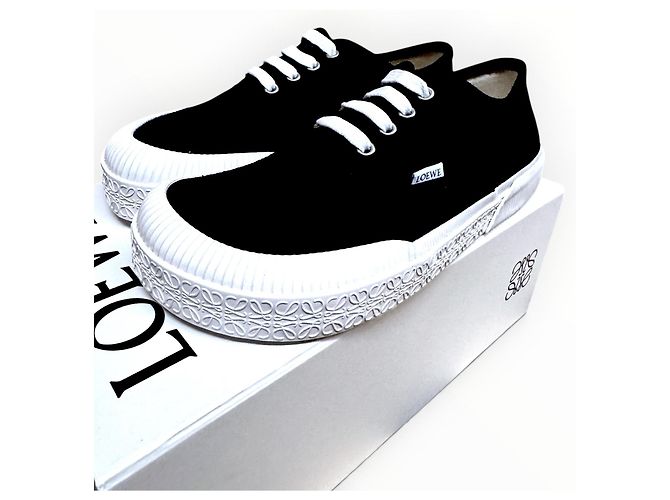 Sneakers Loewe Terra Vulca Lace UP in camoscio nero - vista 18