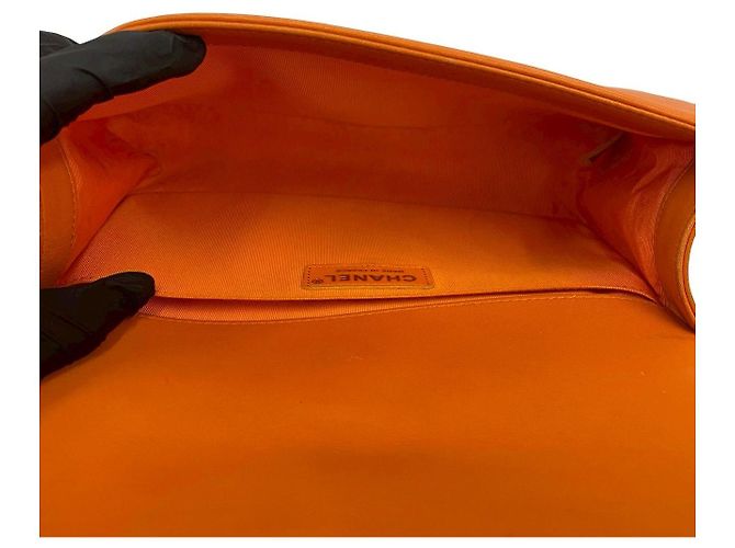 Borsa a tracolla Chanel Boy in pelle Arancione - vista 9
