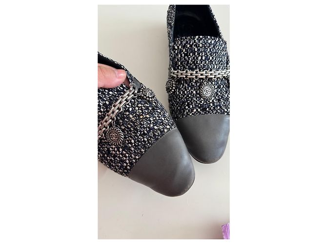 Ballerine in tweed Chanel con dettaglio a catena Nero Bianco - vista 10