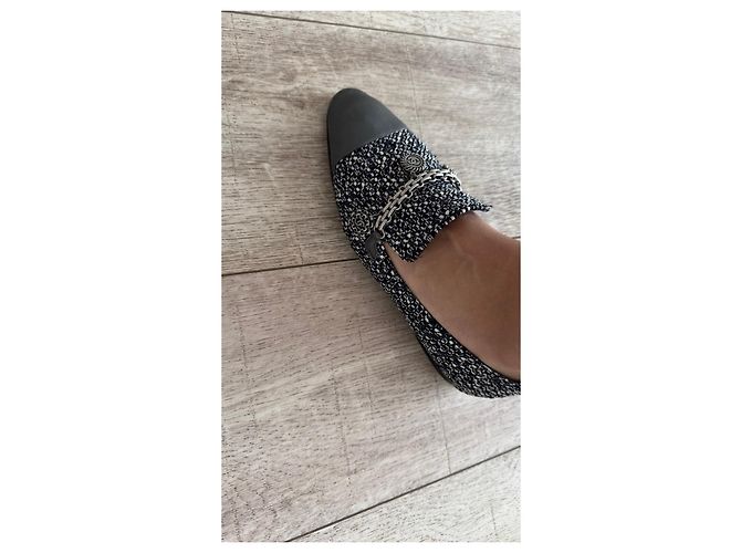 Ballerine in tweed Chanel con dettaglio a catena Nero Bianco - vista 15