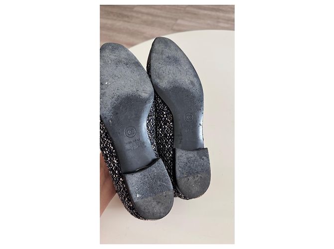 Ballerine in tweed Chanel con dettaglio a catena Nero Bianco - vista 3