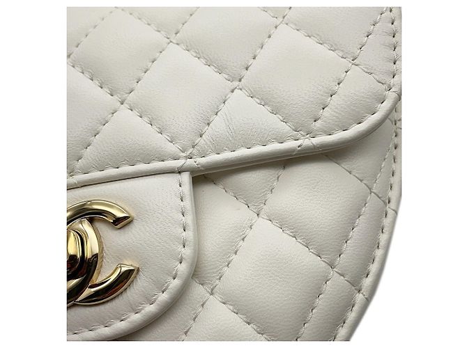 Borsa a tracolla Chanel Matelassé a forma di cuore Bianco - vista 7