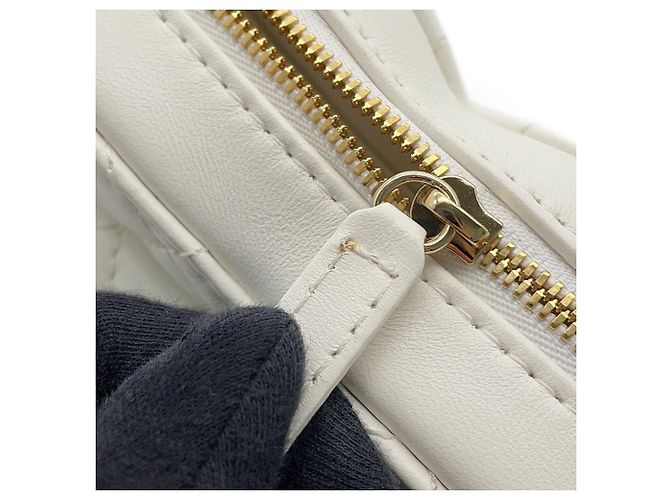 Borsa a tracolla Chanel Matelassé a forma di cuore Bianco - vista 9