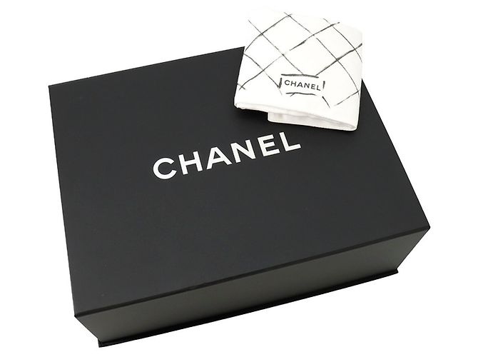 Borsa a tracolla Chanel Matelassé con catena Beige - vista 13