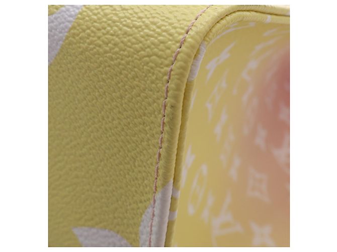 Louis Vuitton Pink Monogram Giant By The Pool Onthego GM Rosa - vista 14
