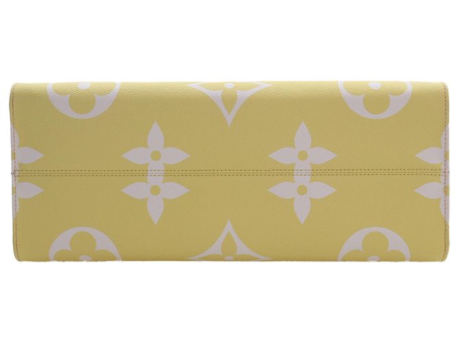 Louis Vuitton Pink Monogram Giant By The Pool Onthego GM Rosa - vista 5
