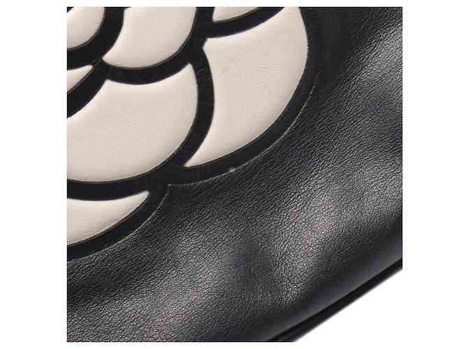 Tote Chanel in pelle d'agnello nera con logo Camelia in rilievo Nero - vista 9