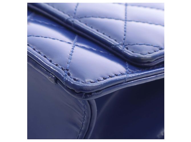 Chanel Blue CC Quilted Patent Square Flap - vista 10