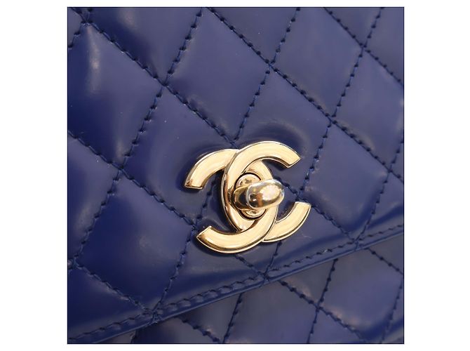 Chanel Blue CC Quilted Patent Square Flap - vista 8