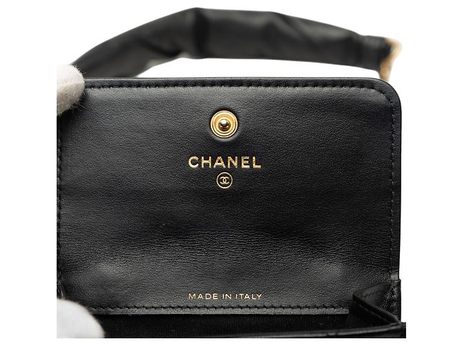 Chanel Kartenetui mit Kette aus schwarzem gestepptem Lammleder CC - Ansicht 5