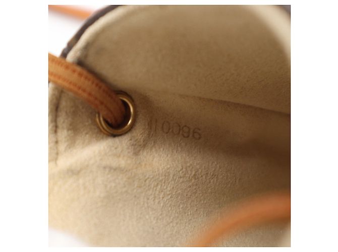 Louis Vuitton Monogram Pochette Cancun M60018 Marrone Beige - vista 13