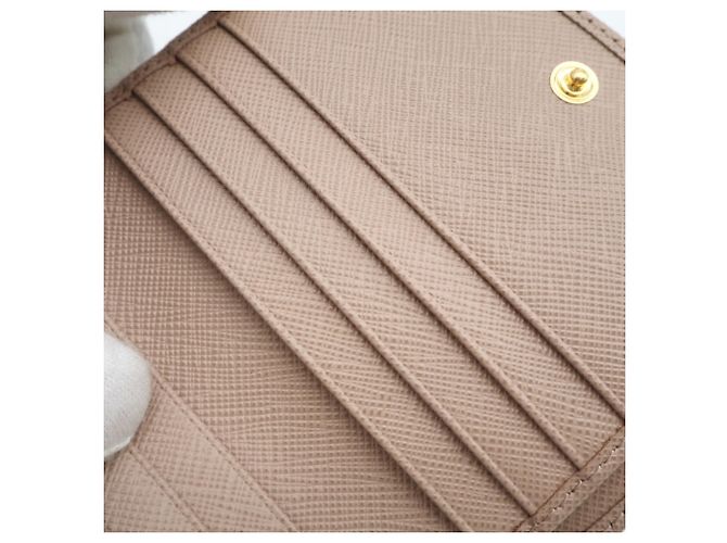 Billetera bi-fold Prada Saffiano Triangle Beige - vista 14