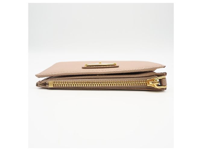 Billetera bi-fold Prada Saffiano Triangle Beige - vista 8