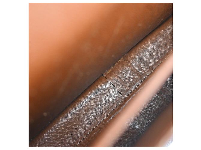 Louis Vuitton Cartouchiere Monogram GM Castaño - vista 3