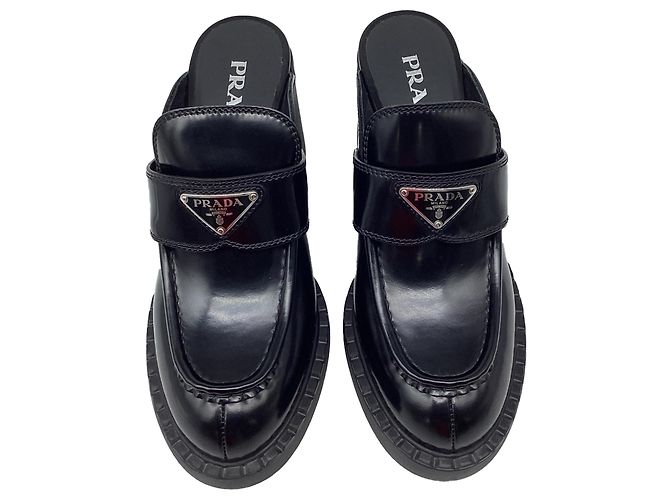 Mocassini con tacco e logo Prada in pelle nera Nero - vista 10