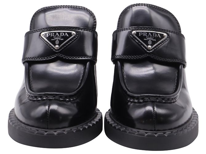 Mocassini con tacco e logo Prada in pelle nera Nero - vista 2