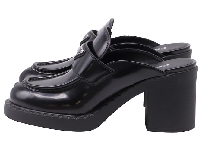 Mocassini con tacco e logo Prada in pelle nera Nero - vista 4