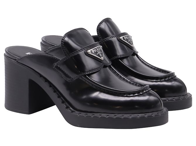 Mocassini con tacco e logo Prada in pelle nera Nero - vista 5