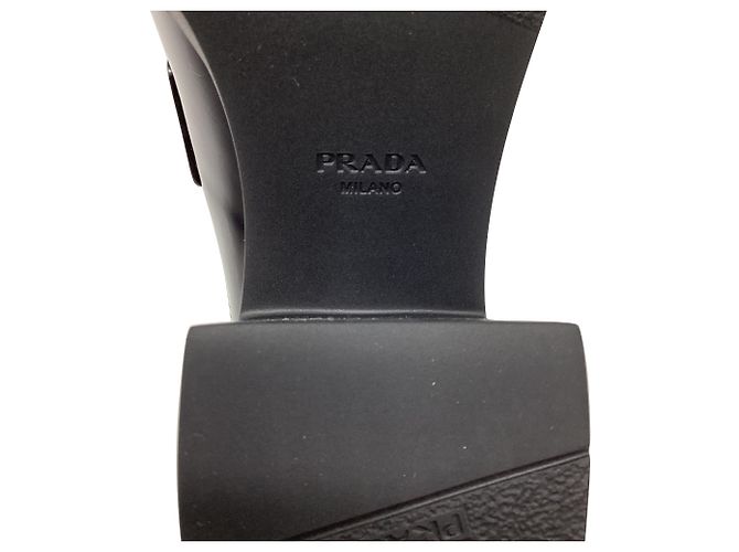 Mocassini con tacco e logo Prada in pelle nera Nero - vista 7