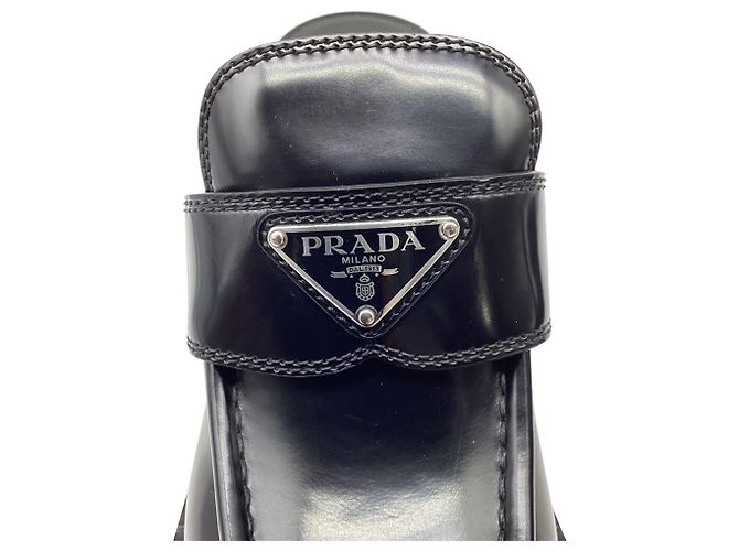 Mocassini con tacco e logo Prada in pelle nera Nero - vista 9