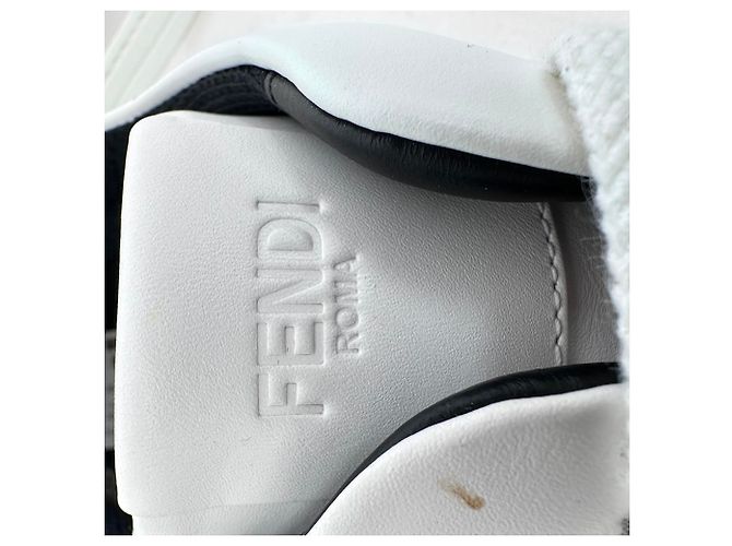Sneaker basse in pelle bianca con stampa logo Fendi Bianco - vista 9