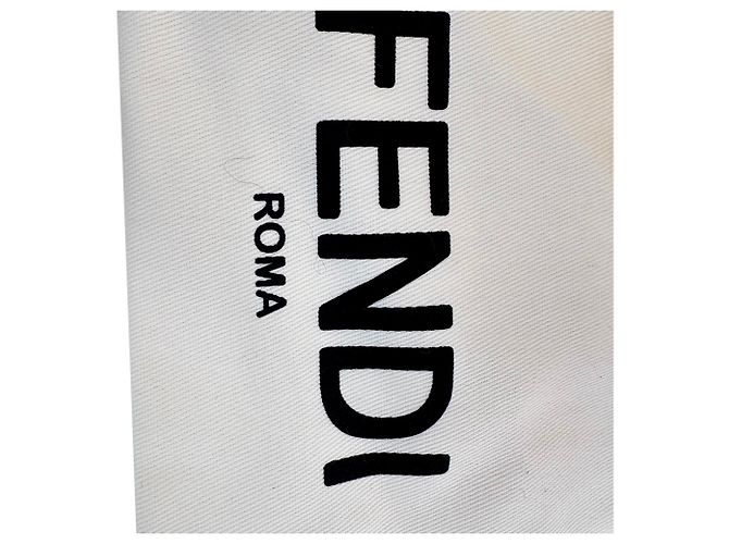 Fendi First Slingback Pumps aus beigem Kalbsleder - Ansicht 16