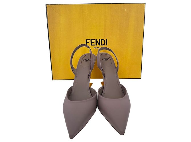 Fendi First Slingback Pumps aus beigem Kalbsleder - Ansicht 18