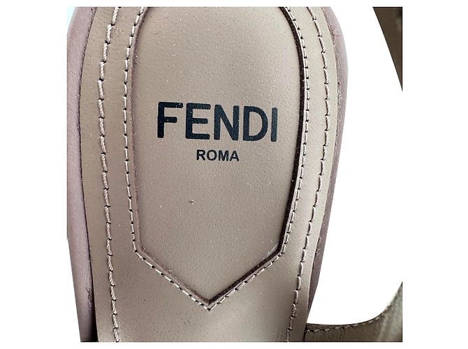 Fendi First Slingback Pumps aus beigem Kalbsleder - Ansicht 9