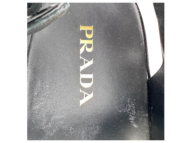 Prada gesteppte Slingback-Sport-Sandalen aus schwarzem Lackleder - Ansicht 13