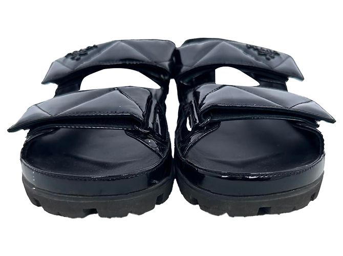 Prada gesteppte Slingback-Sport-Sandalen aus schwarzem Lackleder - Ansicht 3