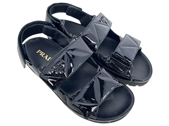 Prada gesteppte Slingback-Sport-Sandalen aus schwarzem Lackleder - Ansicht 6