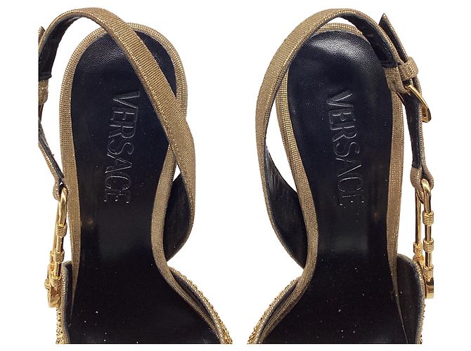 Zapatos de tacón Versace adornados con imperdibles en Gold Crystal Dorado - vista 10