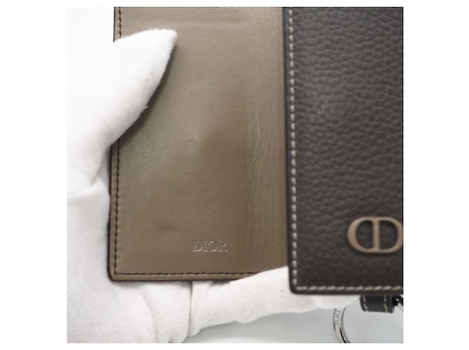 Christian Dior Schlüsseletui aus braunem genarbtem Kalbsleder - Ansicht 14