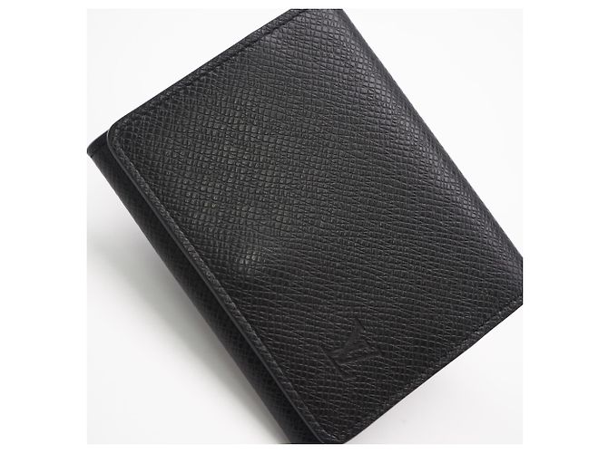 Tarjetero Louis Vuitton Taiga Negro - vista 4