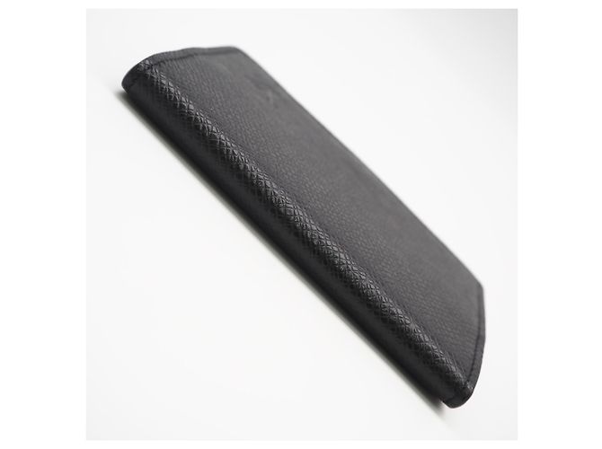 Tarjetero Louis Vuitton Taiga Negro - vista 5
