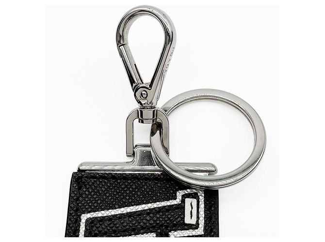 Portachiavi in pelle con logo Prada in nero e argento - vista 6