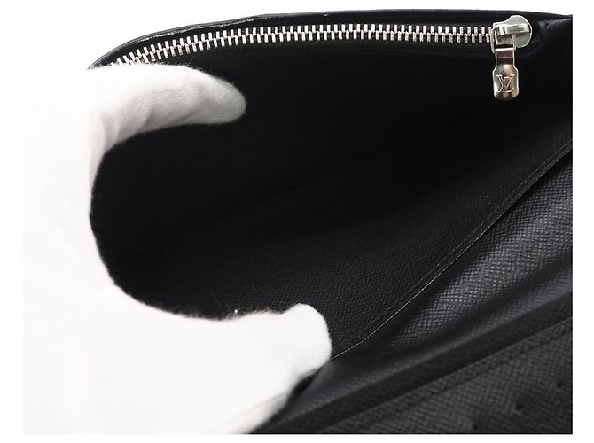 Louis Vuitton Taiga Portefeuille Brazza Long Wallet Nero - vista 11