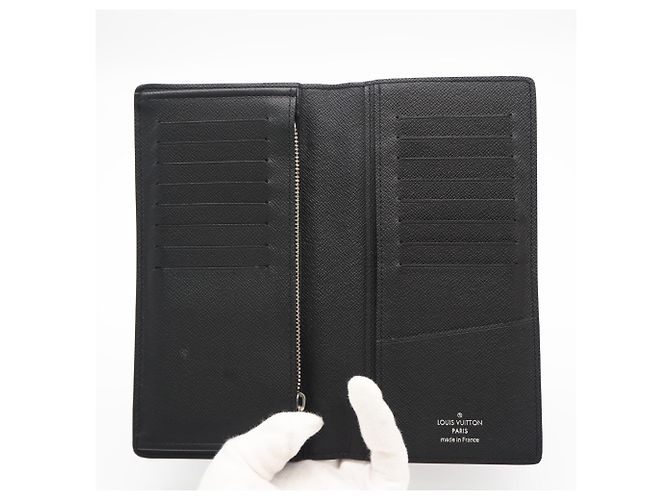 Louis Vuitton Taiga Portefeuille Brazza Long Wallet Nero - vista 9