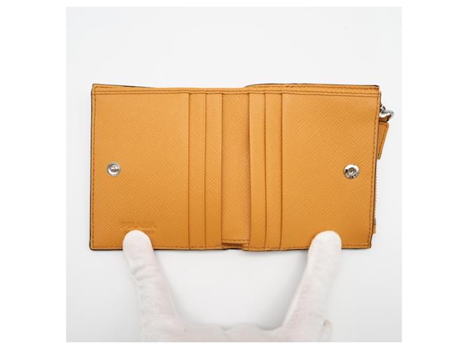 Cartera Prada Saffiano Triangle Naranja - vista 11