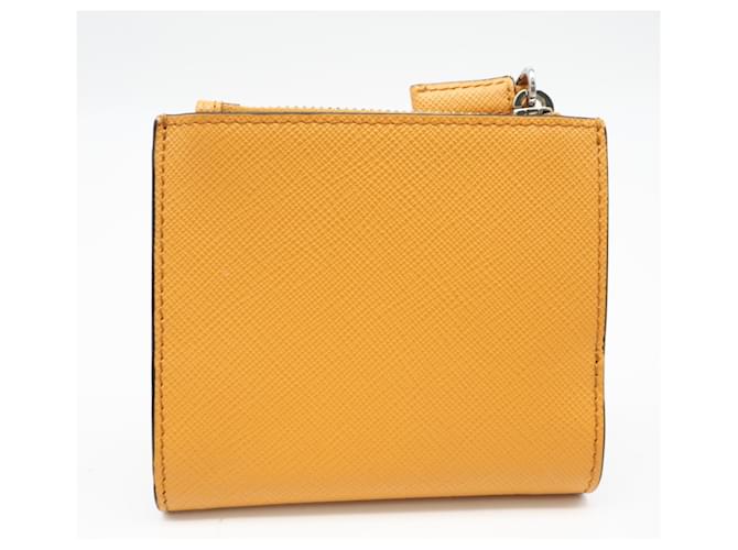 Cartera Prada Saffiano Triangle Naranja - vista 2