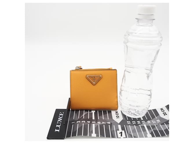 Cartera Prada Saffiano Triangle Naranja - vista 3