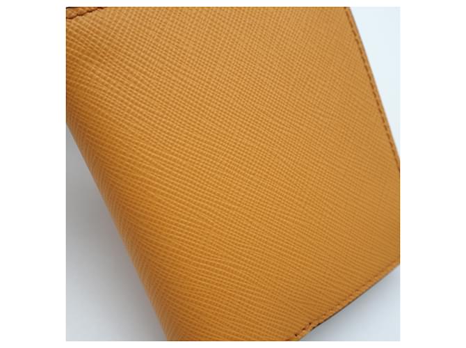 Cartera Prada Saffiano Triangle Naranja - vista 4
