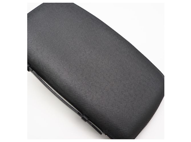 Louis Vuitton Taiga Organizer Long Wallet Black - view 2