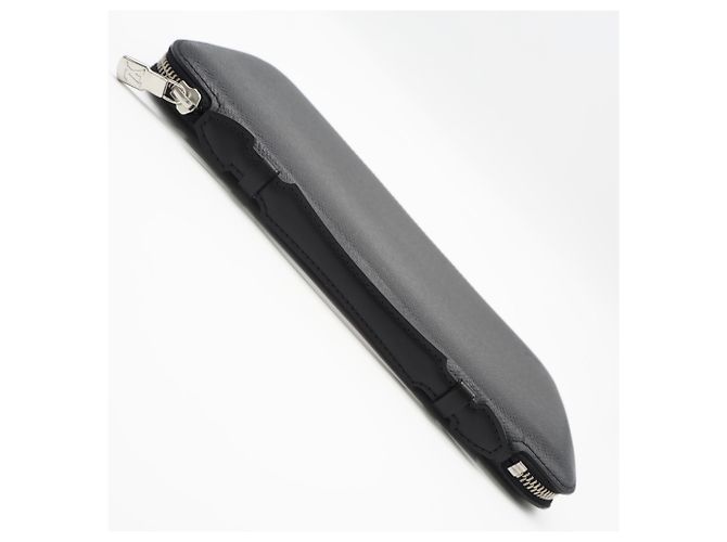 Louis Vuitton Taiga Organizer Long Wallet Black - view 4