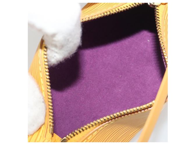 Louis Vuitton Soufflot Pochette in pelle Epi Giallo - vista 5