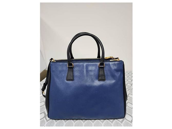 Borsa Tote Prada Saffiano Lux Medium Galleria Blu/Nero - vista 3