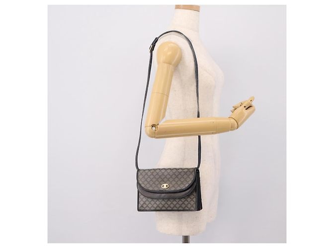16 Céline Bolsa de Ombro CELINE Macadam Canvas PVC Navy Gold Auth 197504 Dourado Azul marinho - vista 22