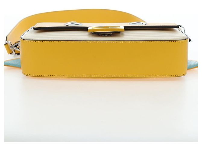 FENDI Dragonite FENDIxFRGMTxPOKMON Mamma Baguette Leather Yellow Auth 167542SM Argento Giallo - vista 11