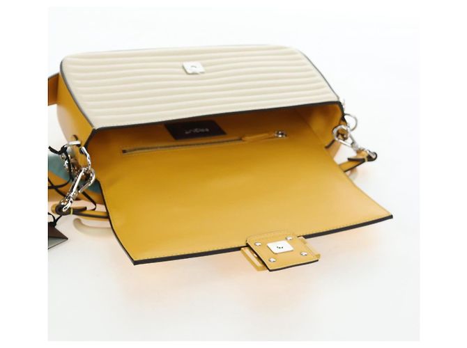 FENDI Dragonite FENDIxFRGMTxPOKMON Mamma Baguette Leather Yellow Auth 167542SM Argento Giallo - vista 23